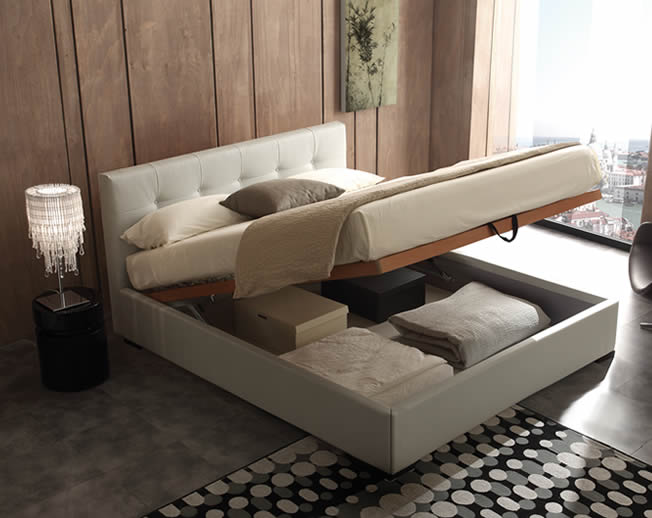 Inside postelja predalnik v usnju za  prihranek prostora in lesena podnica